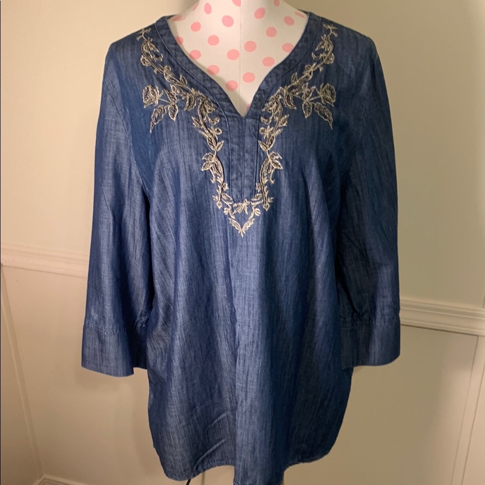 Chico’s Embroidered beaded Blue Women's Top Size 2 Like NEW All Seasons Beauty